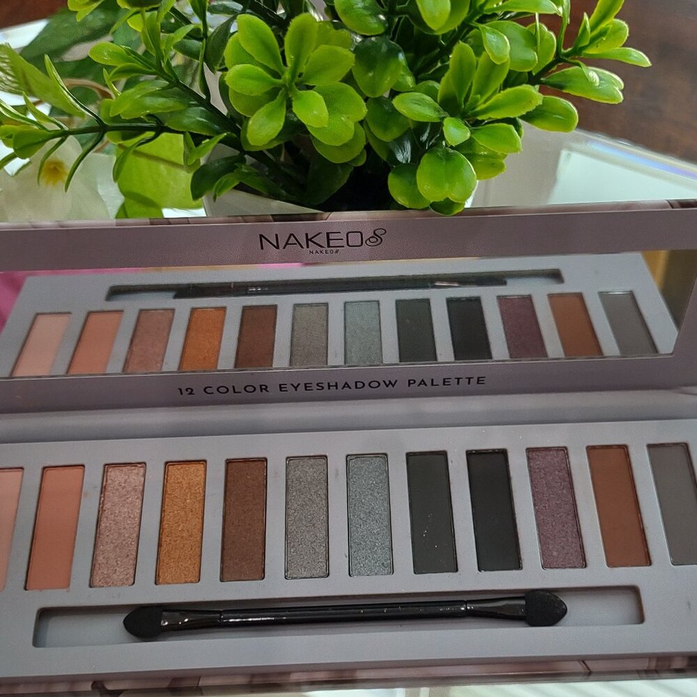 Smokey Eyeshadow Palette by Fromst